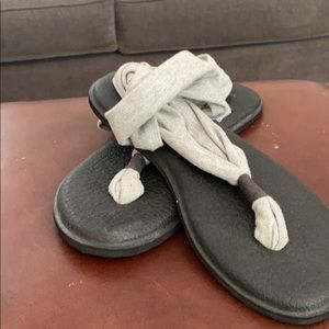 Sanuk Flip flops